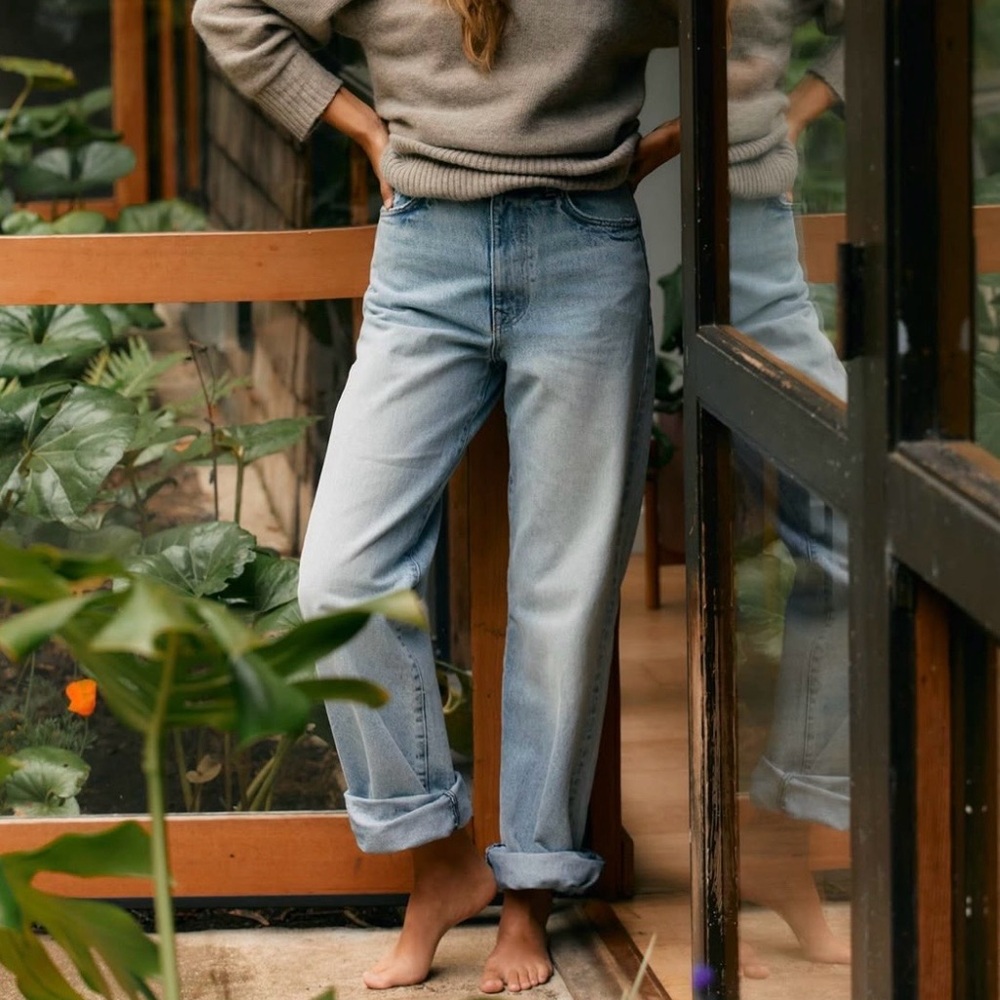Vintage Levis Classic Light Blue Straight Jeans - Women